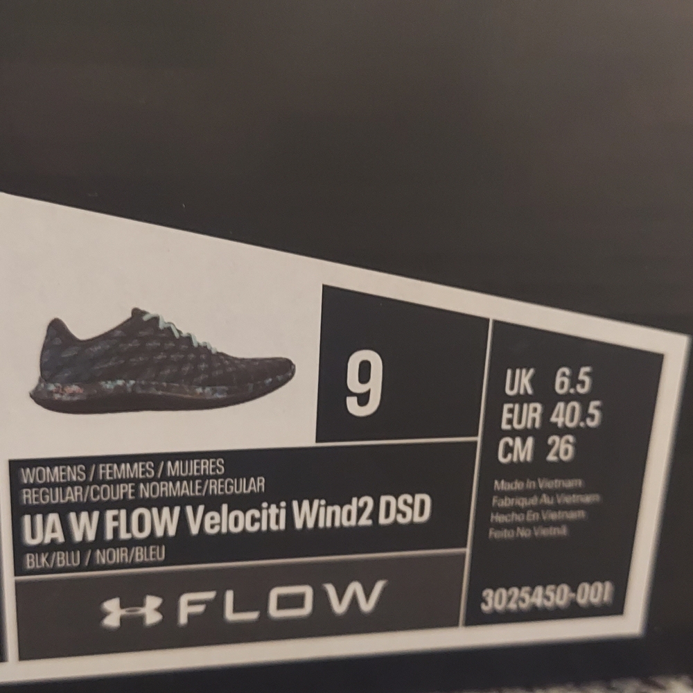 Women's Size 9 Under Armour Black and Blue Running Shoes Bluetooth Connection - Picture 7 of 7